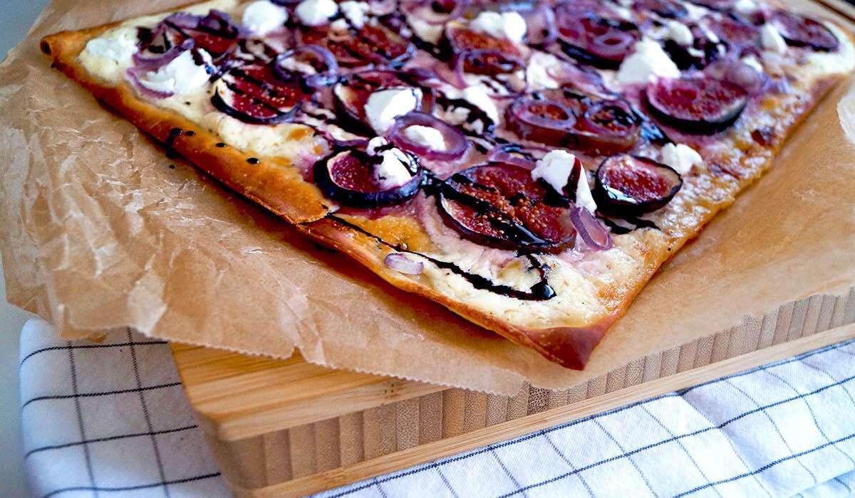 Feigen-Zwiebel Flammkuchen